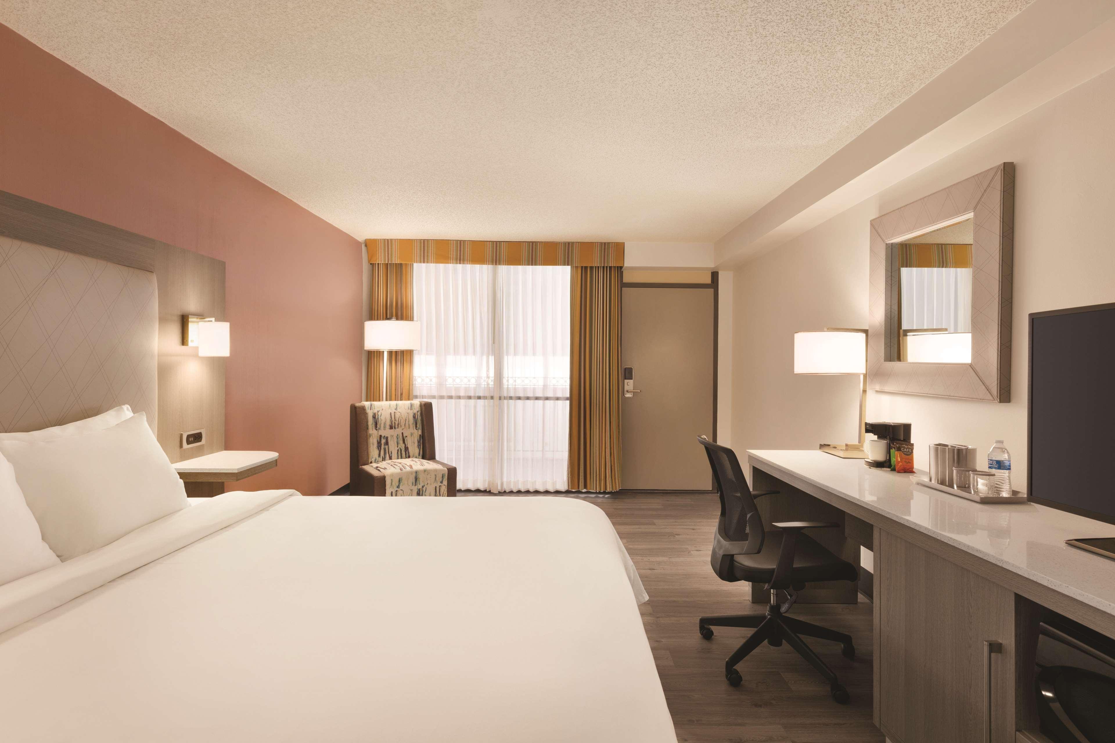 Radisson Hotel Lenexa Overland Park Extérieur photo