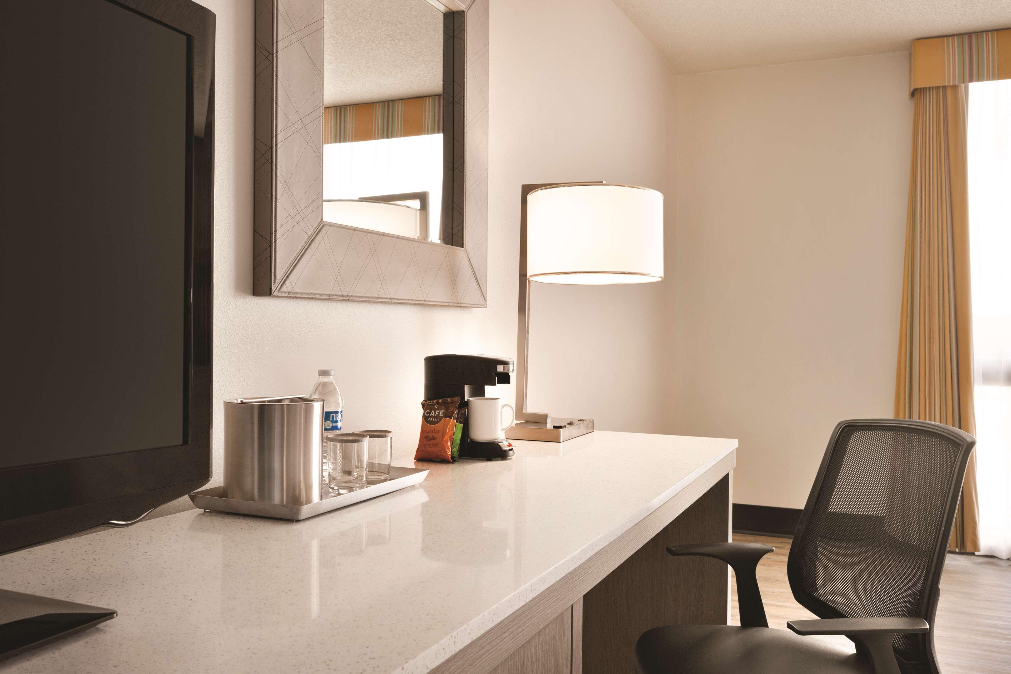 Radisson Hotel Lenexa Overland Park Extérieur photo