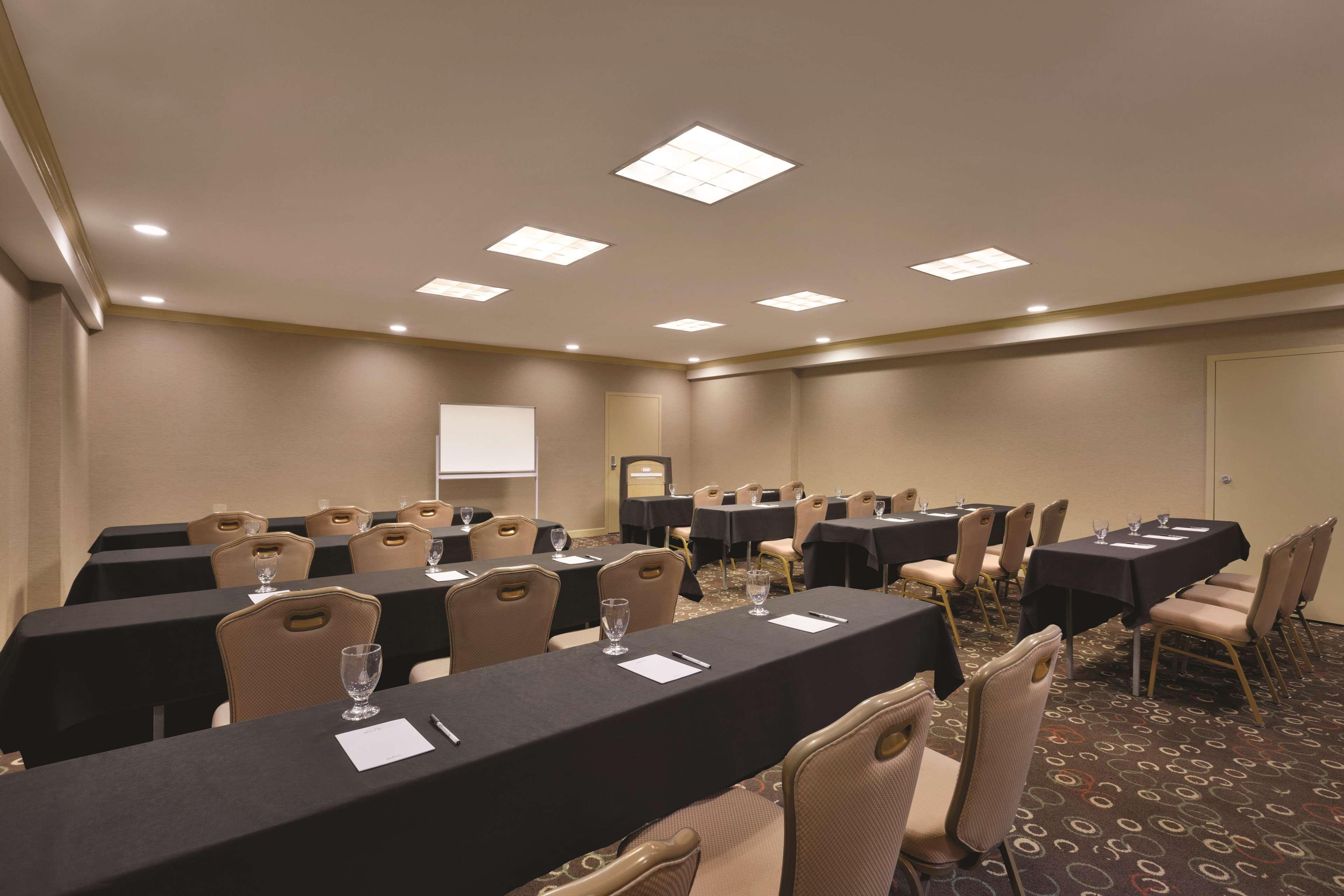 Radisson Hotel Lenexa Overland Park Extérieur photo